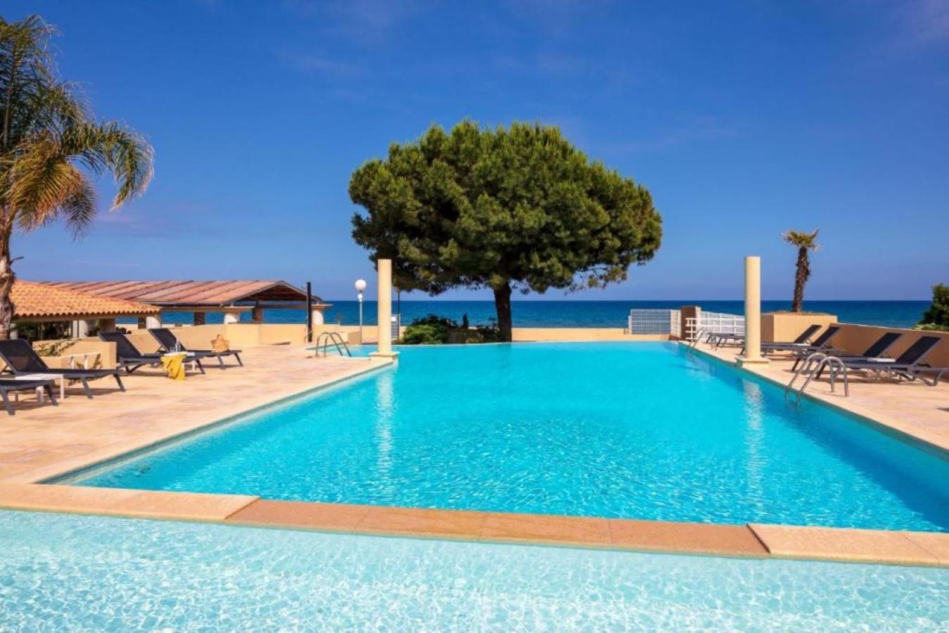 Residence Marina Bianca Santa-Lucia-di-Moriani Buitenkant foto